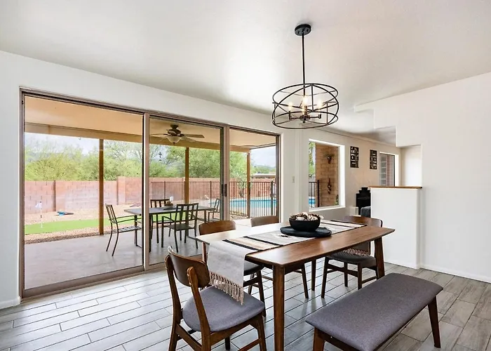 Holiday home Pool, Game Room, Pet Friendly, 5 Beds East Tucson! Tucson