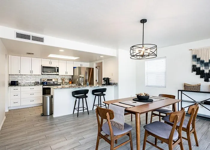Pool, Game Room, Pet Friendly, 5 Beds East Tucson! Holiday home Tucson