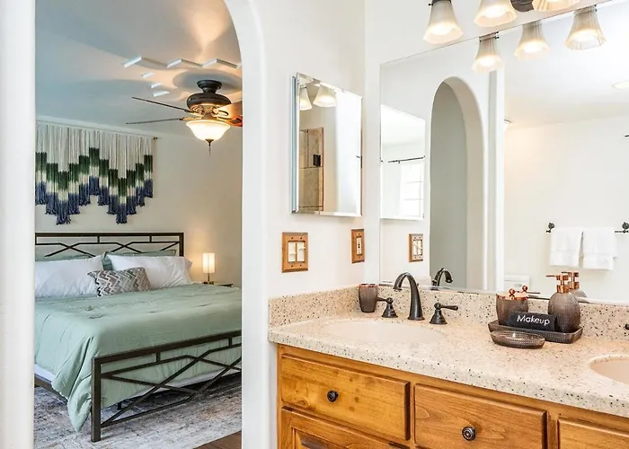 Pool, Game Room, Pet Friendly, 5 Beds East Tucson! Holiday home *