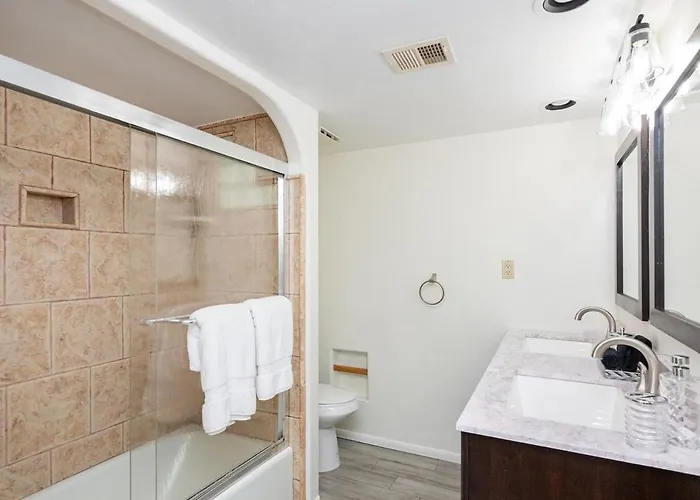 Pool, Game Room, Pet Friendly, 5 Beds East Tucson!