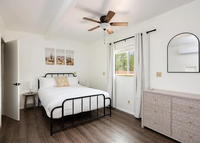 Pool, Game Room, Pet Friendly, 5 Beds East Tucson!