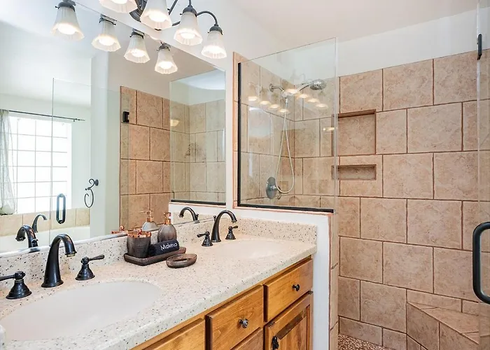 Pool, Game Room, Pet Friendly, 5 Beds East Tucson! Holiday home Tucson
