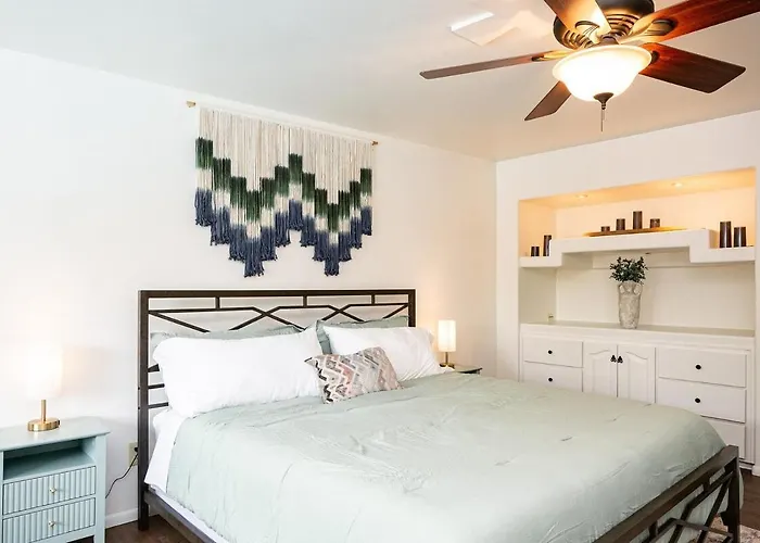 Holiday home Pool, Game Room, Pet Friendly, 5 Beds East Tucson! Tucson