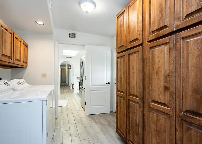 Pool, Game Room, Pet Friendly, 5 Beds East Tucson! Tucson